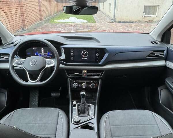 Красный Фольксваген Таос, объемом двигателя 1.5 л и пробегом 16 тыс. км за 25000 $, фото 35 на Automoto.ua