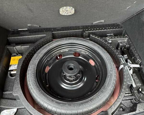 Красный Фольксваген Таос, объемом двигателя 1.5 л и пробегом 16 тыс. км за 25000 $, фото 24 на Automoto.ua