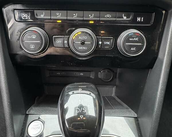 Красный Фольксваген Таос, объемом двигателя 1.5 л и пробегом 16 тыс. км за 25000 $, фото 18 на Automoto.ua