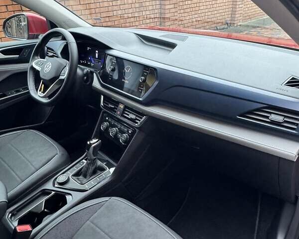 Красный Фольксваген Таос, объемом двигателя 1.5 л и пробегом 16 тыс. км за 25000 $, фото 30 на Automoto.ua