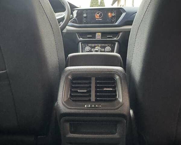 Красный Фольксваген Таос, объемом двигателя 1.5 л и пробегом 16 тыс. км за 25000 $, фото 28 на Automoto.ua