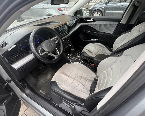 Сірий Фольксваген Таос, об'ємом двигуна 1.5 л та пробігом 78 тис. км за 18900 $, фото 4 на Automoto.ua