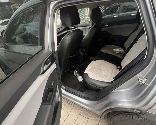 Сірий Фольксваген Таос, об'ємом двигуна 1.5 л та пробігом 78 тис. км за 18900 $, фото 5 на Automoto.ua