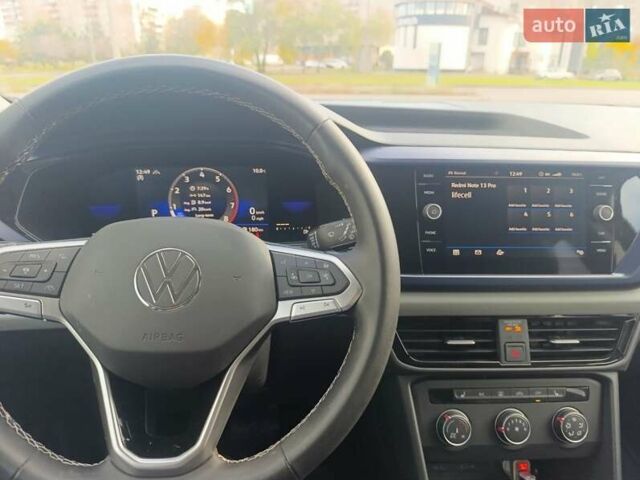 Серый Фольксваген Таос, объемом двигателя 1.5 л и пробегом 65 тыс. км за 22000 $, фото 2 на Automoto.ua