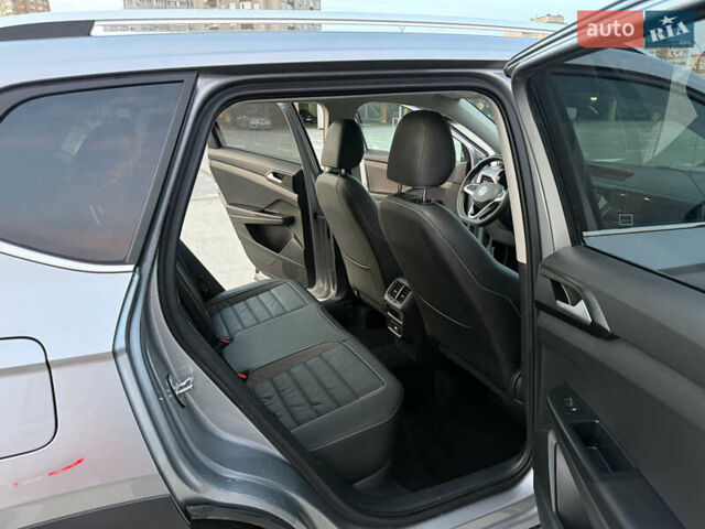 Серый Фольксваген Таос, объемом двигателя 1.5 л и пробегом 13 тыс. км за 25900 $, фото 65 на Automoto.ua