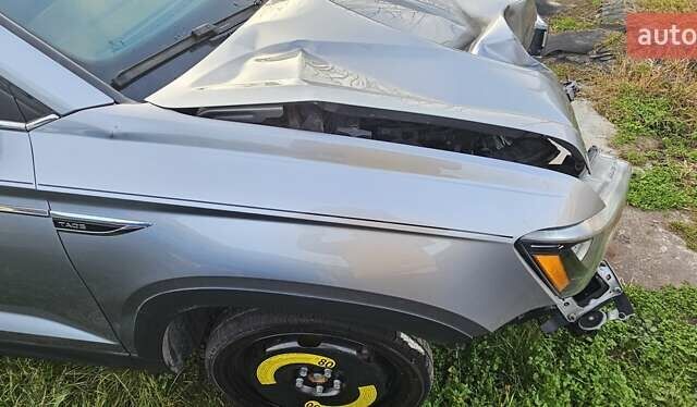 Серый Фольксваген Таос, объемом двигателя 1.5 л и пробегом 48 тыс. км за 9400 $, фото 7 на Automoto.ua