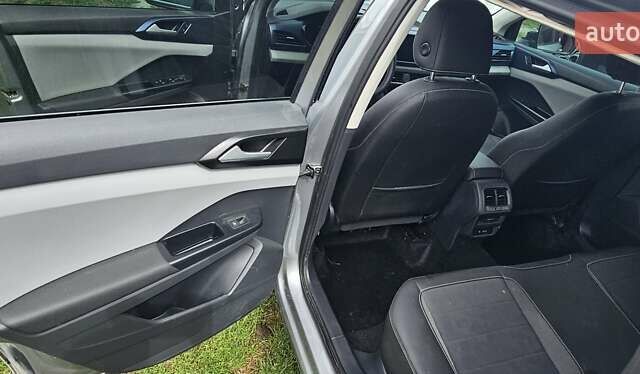 Серый Фольксваген Таос, объемом двигателя 1.5 л и пробегом 48 тыс. км за 9400 $, фото 13 на Automoto.ua