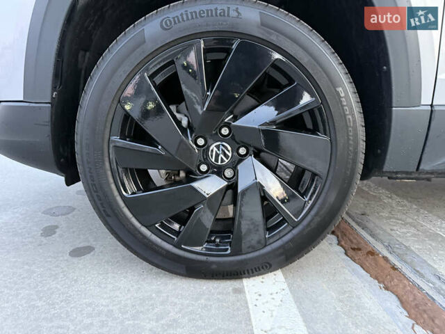 Серый Фольксваген Таос, объемом двигателя 1.5 л и пробегом 13 тыс. км за 25900 $, фото 34 на Automoto.ua