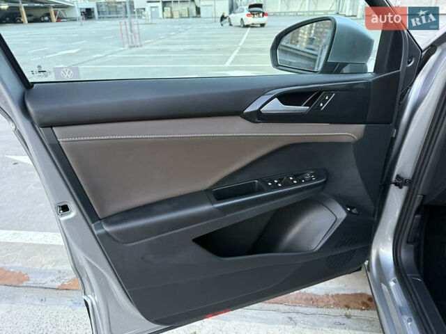 Серый Фольксваген Таос, объемом двигателя 1.5 л и пробегом 13 тыс. км за 25900 $, фото 42 на Automoto.ua