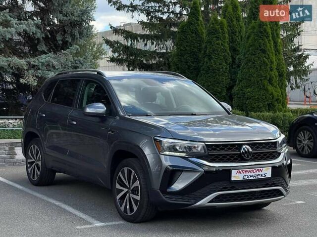 Серый Фольксваген Таос, объемом двигателя 1.5 л и пробегом 8 тыс. км за 25200 $, фото 2 на Automoto.ua