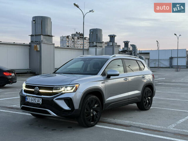 Серый Фольксваген Таос, объемом двигателя 1.5 л и пробегом 13 тыс. км за 25900 $, фото 4 на Automoto.ua