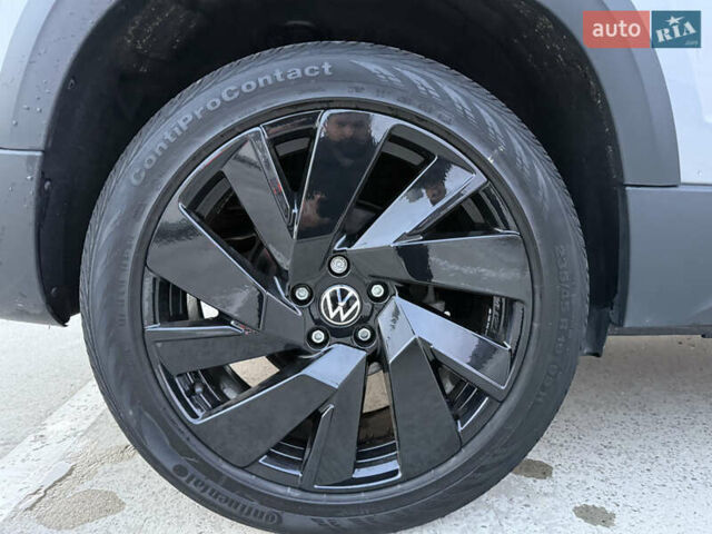 Серый Фольксваген Таос, объемом двигателя 1.5 л и пробегом 13 тыс. км за 25900 $, фото 36 на Automoto.ua