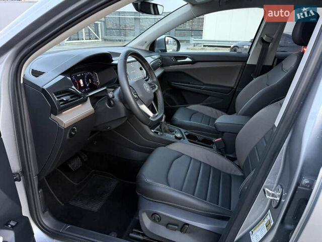 Серый Фольксваген Таос, объемом двигателя 1.5 л и пробегом 13 тыс. км за 25900 $, фото 40 на Automoto.ua