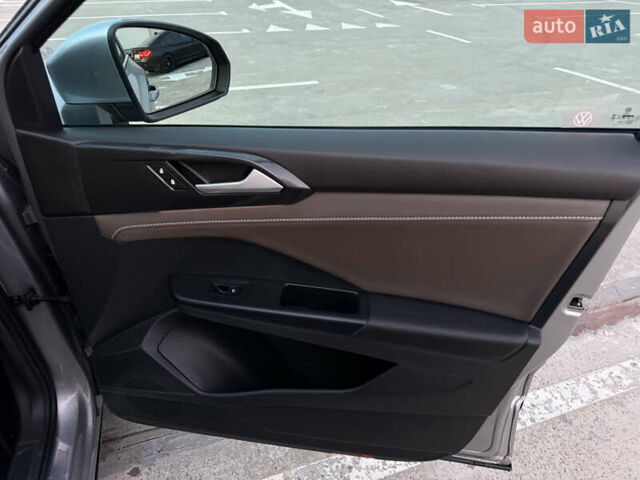 Серый Фольксваген Таос, объемом двигателя 1.5 л и пробегом 13 тыс. км за 25900 $, фото 69 на Automoto.ua