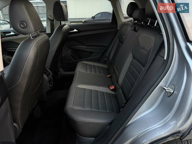 Серый Фольксваген Таос, объемом двигателя 1.5 л и пробегом 13 тыс. км за 25900 $, фото 59 на Automoto.ua