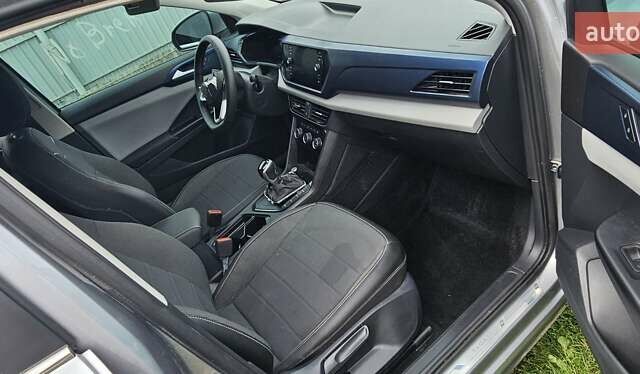 Серый Фольксваген Таос, объемом двигателя 1.5 л и пробегом 48 тыс. км за 9400 $, фото 22 на Automoto.ua