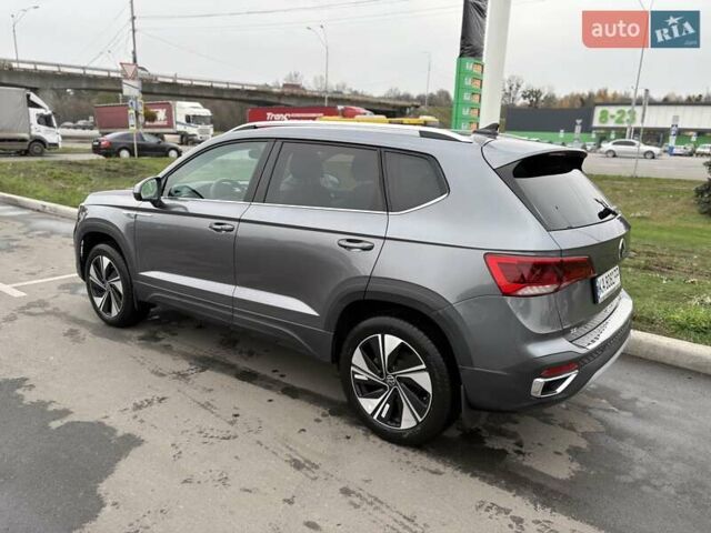 Серый Фольксваген Таос, объемом двигателя 1.5 л и пробегом 1 тыс. км за 25990 $, фото 2 на Automoto.ua