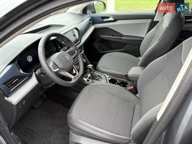Серый Фольксваген Таос, объемом двигателя 1.5 л и пробегом 1 тыс. км за 25990 $, фото 7 на Automoto.ua