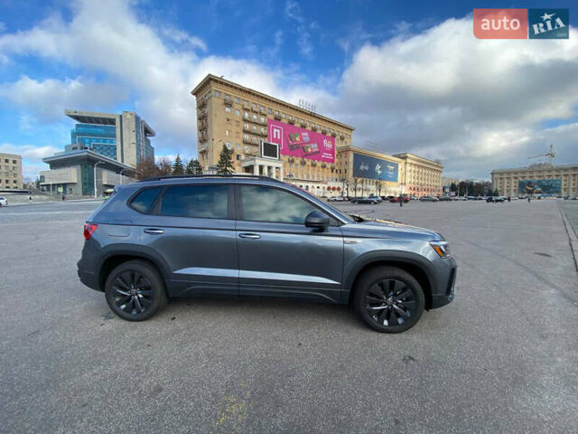 Сірий Фольксваген Таос, об'ємом двигуна 1.5 л та пробігом 1 тис. км за 23000 $, фото 3 на Automoto.ua
