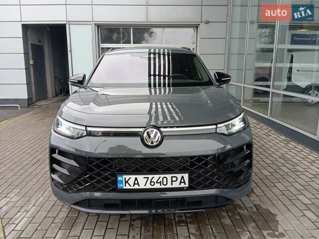 Серый Фольксваген Tayron, объемом двигателя 1.97 л и пробегом 17 тыс. км за 55000 $, фото 2 на Automoto.ua