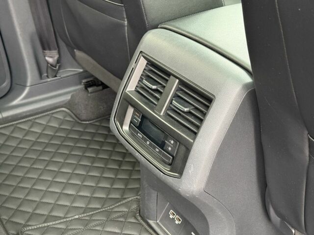 Черный Фольксваген Teramont, объемом двигателя 3.6 л и пробегом 163 тыс. км за 19900 $, фото 11 на Automoto.ua