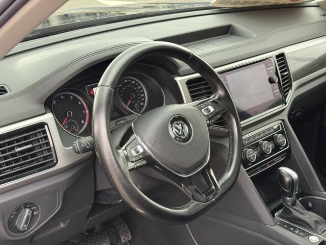 Черный Фольксваген Teramont, объемом двигателя 3.6 л и пробегом 163 тыс. км за 19900 $, фото 17 на Automoto.ua