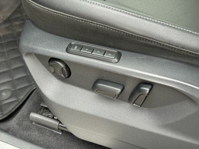 Черный Фольксваген Teramont, объемом двигателя 3.6 л и пробегом 163 тыс. км за 19900 $, фото 18 на Automoto.ua