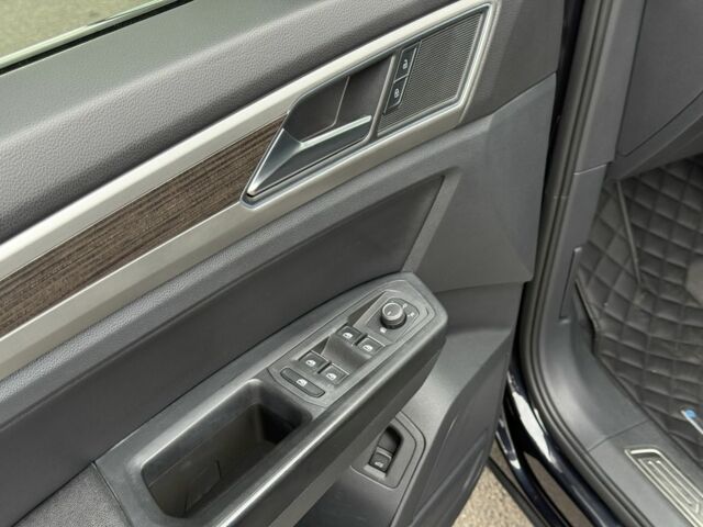 Черный Фольксваген Teramont, объемом двигателя 3.6 л и пробегом 163 тыс. км за 19900 $, фото 19 на Automoto.ua