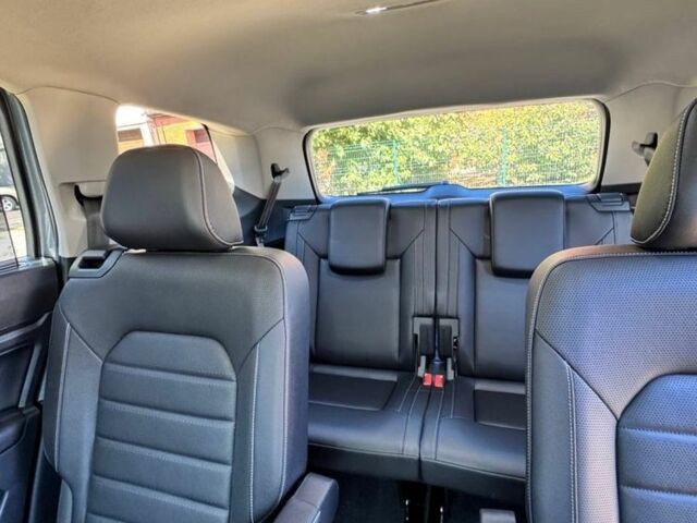 Сірий Фольксваген Teramont, об'ємом двигуна 3.6 л та пробігом 140 тис. км за 33500 $, фото 4 на Automoto.ua