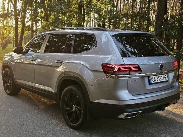 Серый Фольксваген Teramont, объемом двигателя 3.6 л и пробегом 50 тыс. км за 35000 $, фото 4 на Automoto.ua