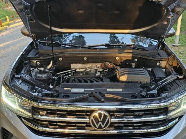 Серый Фольксваген Teramont, объемом двигателя 3.6 л и пробегом 50 тыс. км за 35000 $, фото 3 на Automoto.ua