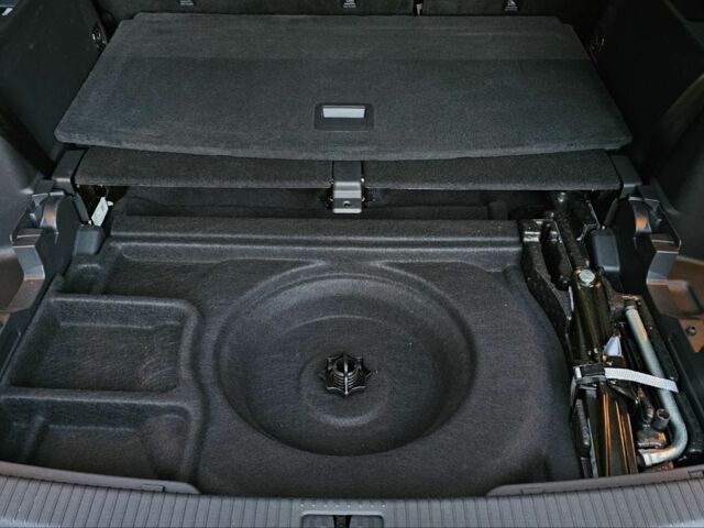 Серый Фольксваген Teramont, объемом двигателя 3.6 л и пробегом 50 тыс. км за 35000 $, фото 11 на Automoto.ua