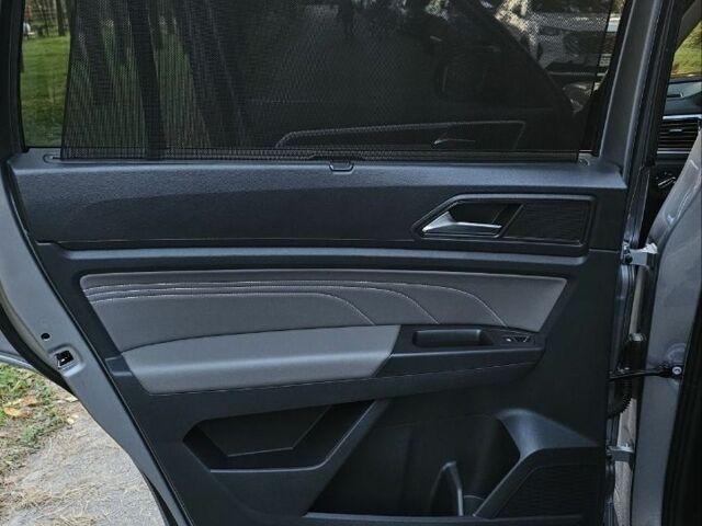 Серый Фольксваген Teramont, объемом двигателя 3.6 л и пробегом 50 тыс. км за 35000 $, фото 16 на Automoto.ua