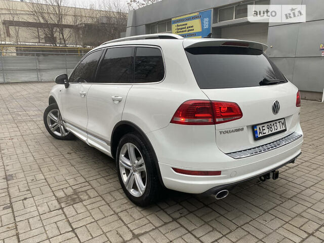 Белый Фольксваген Touareg R, объемом двигателя 3 л и пробегом 172 тыс. км за 26800 $, фото 21 на Automoto.ua