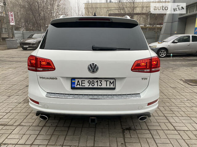 Білий Фольксваген Touareg R, об'ємом двигуна 3 л та пробігом 172 тис. км за 26800 $, фото 24 на Automoto.ua