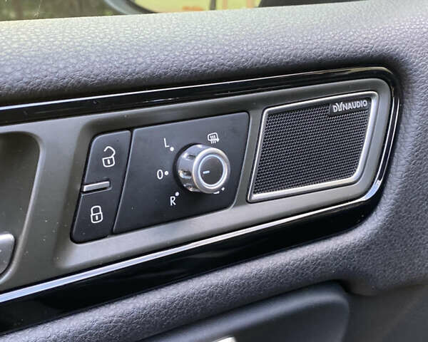 Черный Фольксваген Touareg R, объемом двигателя 3 л и пробегом 205 тыс. км за 26500 $, фото 10 на Automoto.ua