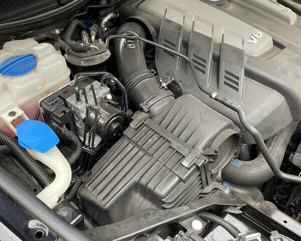 Черный Фольксваген Touareg R, объемом двигателя 3 л и пробегом 205 тыс. км за 26500 $, фото 35 на Automoto.ua