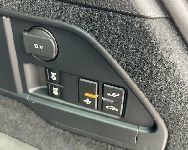 Серый Фольксваген Touareg R, объемом двигателя 3 л и пробегом 109 тыс. км за 43499 $, фото 26 на Automoto.ua