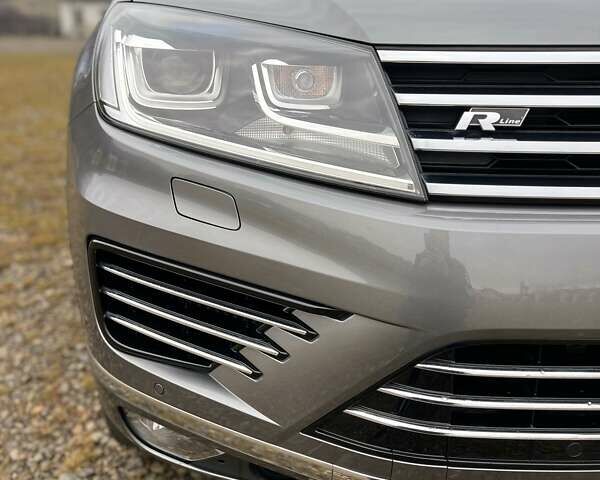 Серый Фольксваген Touareg R, объемом двигателя 3 л и пробегом 109 тыс. км за 43499 $, фото 5 на Automoto.ua