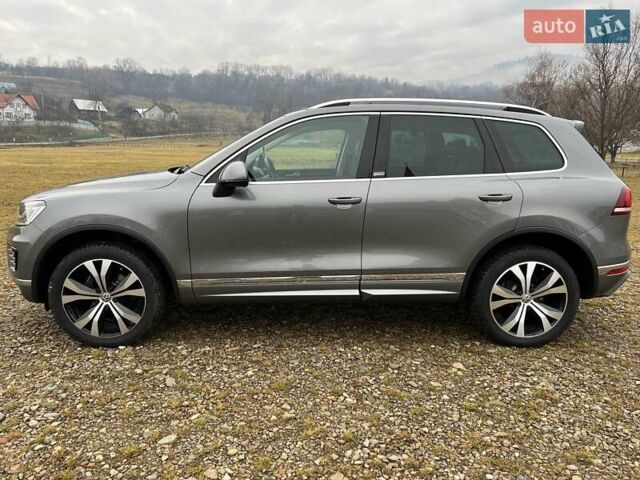 Серый Фольксваген Touareg R, объемом двигателя 3 л и пробегом 109 тыс. км за 43499 $, фото 3 на Automoto.ua