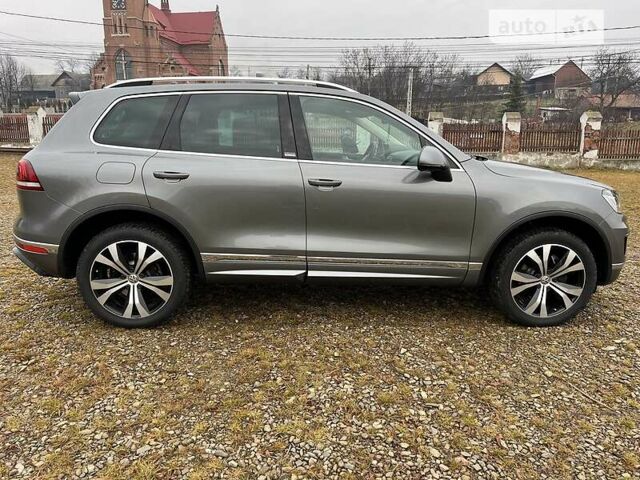 Серый Фольксваген Touareg R, объемом двигателя 3 л и пробегом 109 тыс. км за 43499 $, фото 2 на Automoto.ua