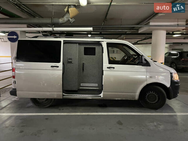 Белый Фольксваген Transporter, объемом двигателя 1.97 л и пробегом 199 тыс. км за 25000 $, фото 4 на Automoto.ua