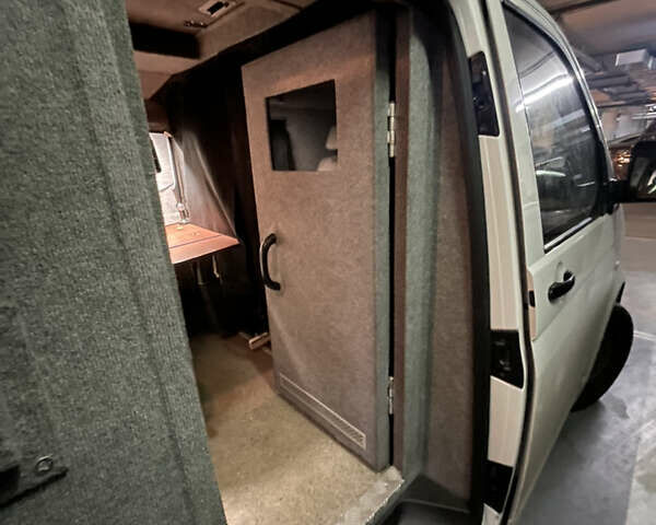 Белый Фольксваген Transporter, объемом двигателя 1.97 л и пробегом 199 тыс. км за 25000 $, фото 17 на Automoto.ua