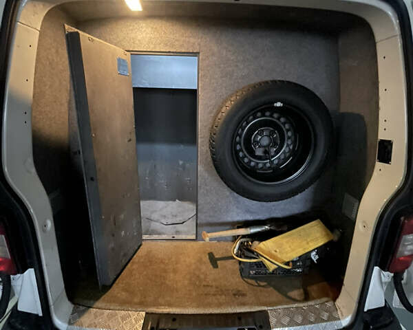 Белый Фольксваген Transporter, объемом двигателя 1.97 л и пробегом 199 тыс. км за 25000 $, фото 19 на Automoto.ua