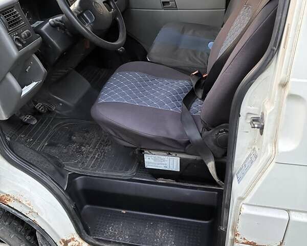 Белый Фольксваген Transporter, объемом двигателя 2.46 л и пробегом 400 тыс. км за 4200 $, фото 5 на Automoto.ua