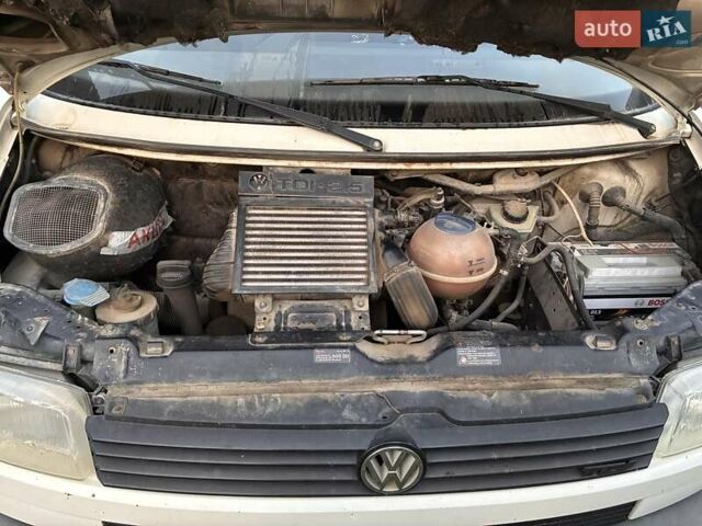 Белый Фольксваген Transporter, объемом двигателя 2.46 л и пробегом 400 тыс. км за 4200 $, фото 6 на Automoto.ua