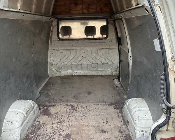 Белый Фольксваген Transporter, объемом двигателя 2.46 л и пробегом 400 тыс. км за 4200 $, фото 2 на Automoto.ua