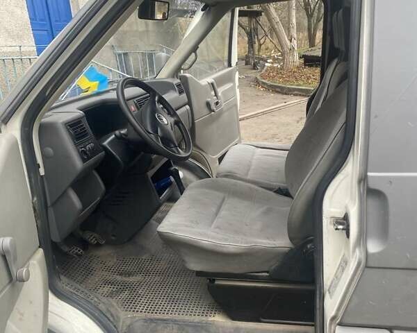 Белый Фольксваген Transporter, объемом двигателя 2.5 л и пробегом 276 тыс. км за 4550 $, фото 11 на Automoto.ua