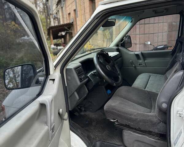 Белый Фольксваген Transporter, объемом двигателя 2.5 л и пробегом 405 тыс. км за 7000 $, фото 8 на Automoto.ua