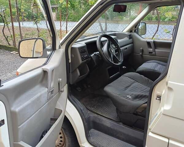 Белый Фольксваген Transporter, объемом двигателя 0 л и пробегом 270 тыс. км за 5500 $, фото 4 на Automoto.ua